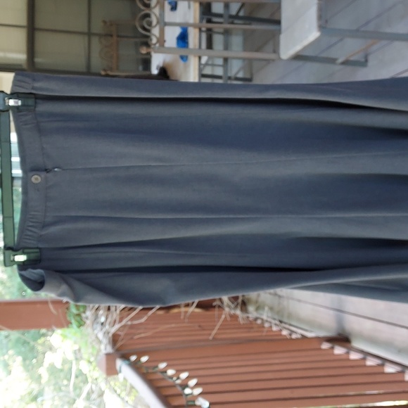 TanJay gray Skirt 63% Polyester 33% Ryon, 4% Spandex - Picture 3 of 4